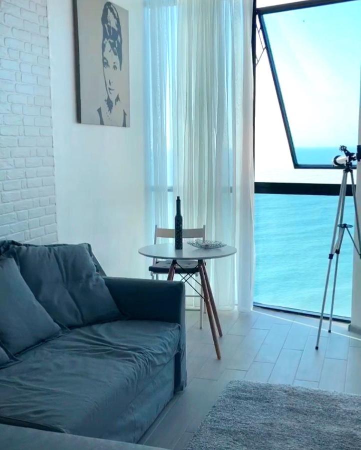 Апартаменты - Первая Линия! Batumi Esterno foto