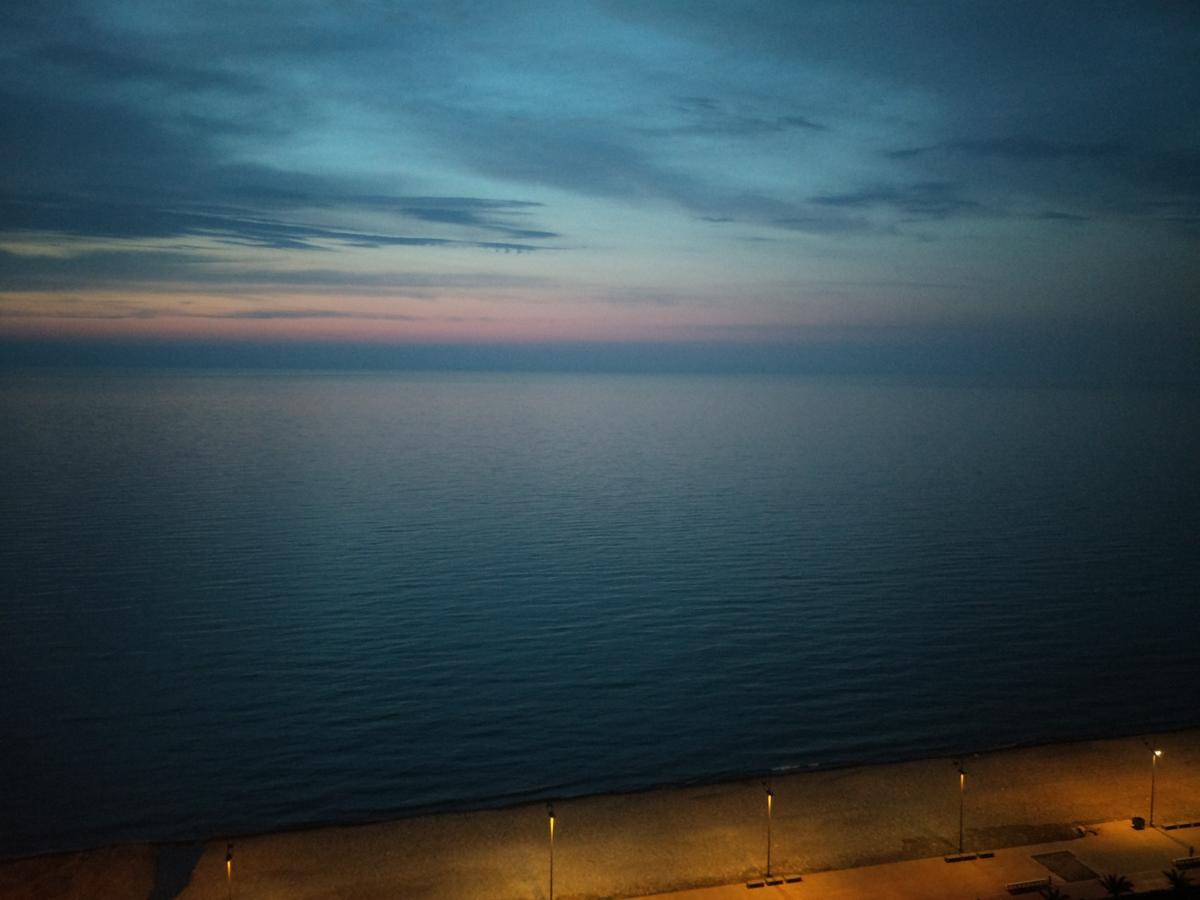 Апартаменты - Первая Линия! Batumi Esterno foto